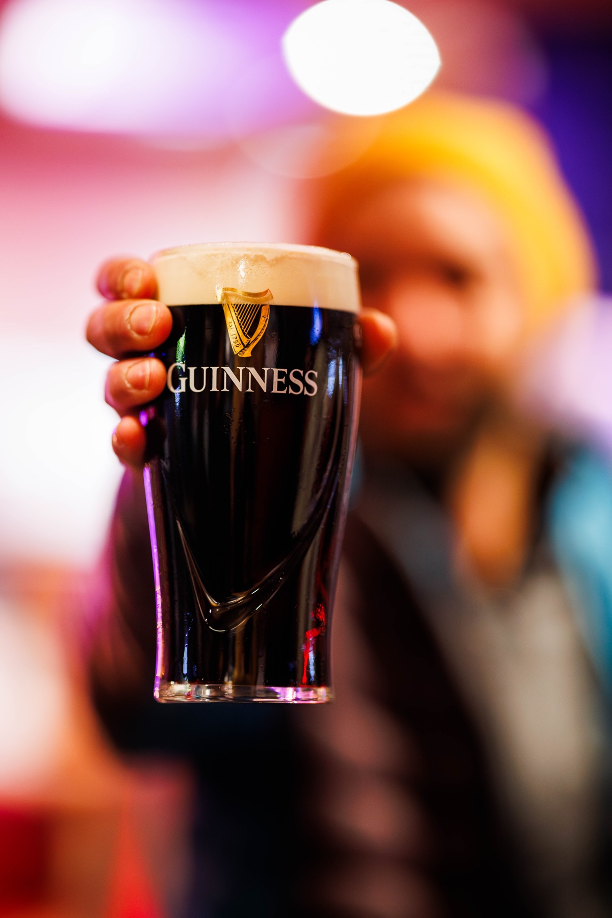 Pinte de Guinness servie au comptoir du Rambler